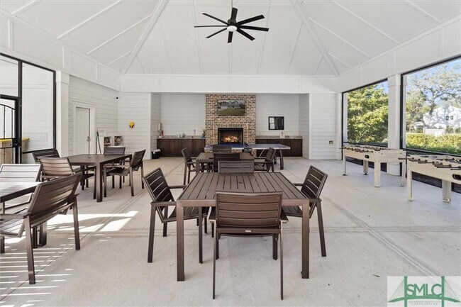 Building Photo - 1/2 off 1st and 2nd month rent - Pristine ...