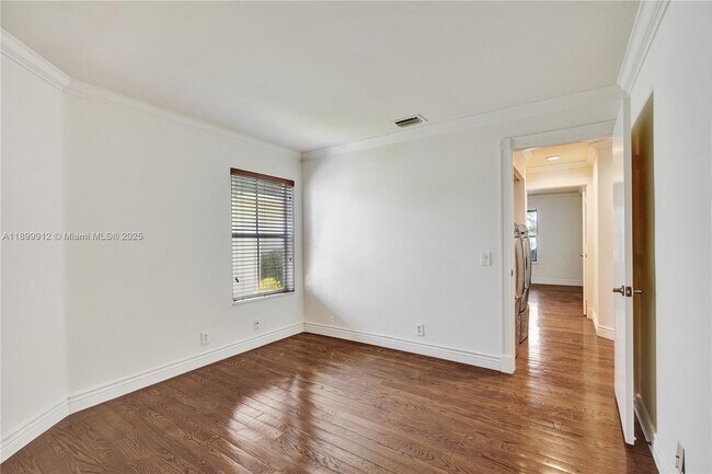 Building Photo - 658 Stanton Dr