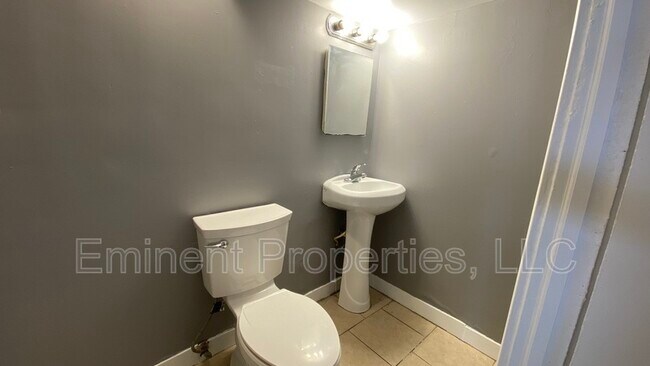 Building Photo - 10628 S Green St