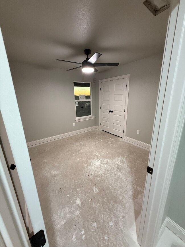 Building Photo - 317 Woodstock Ln