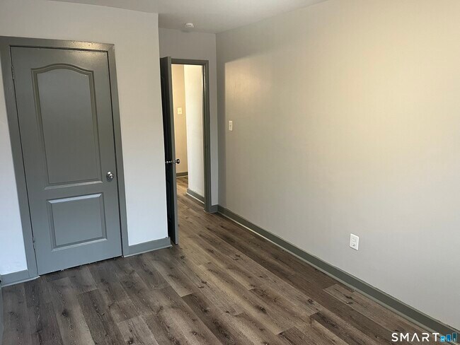 Building Photo - 32 Cook Ave