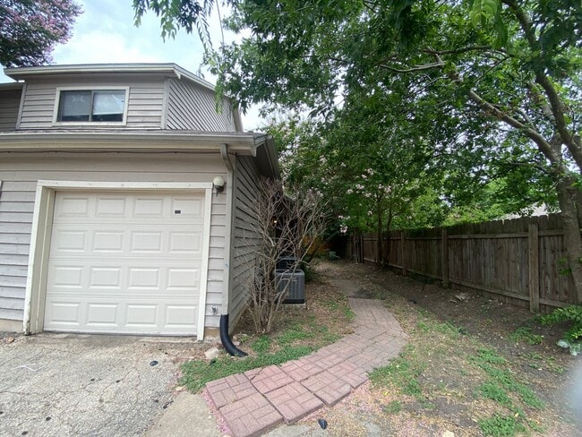 Building Photo - North Austin Living in The Affordable 2 Bedroom
