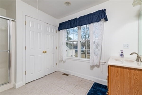 Building Photo - 367 Rockland St