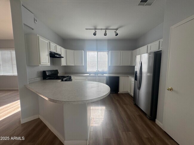 Building Photo - 618 E Mariposa Pl