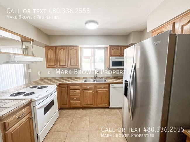 Building Photo - 4025 W Carol Ave
