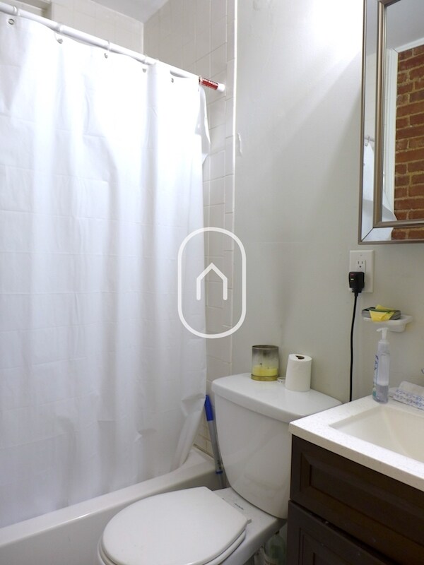 Building Photo - 11 Linden St