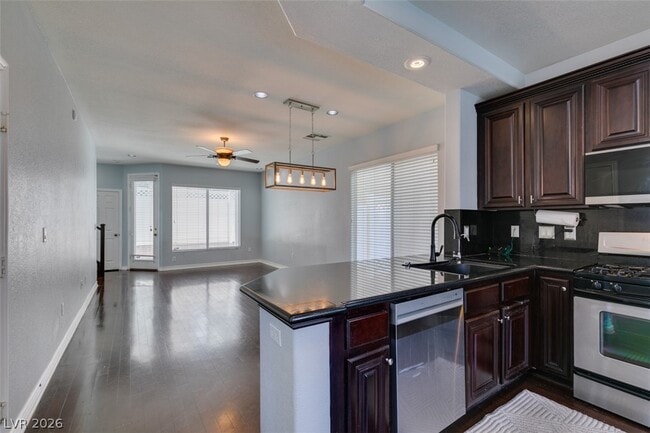 Building Photo - 8233 Shaded Arbors St