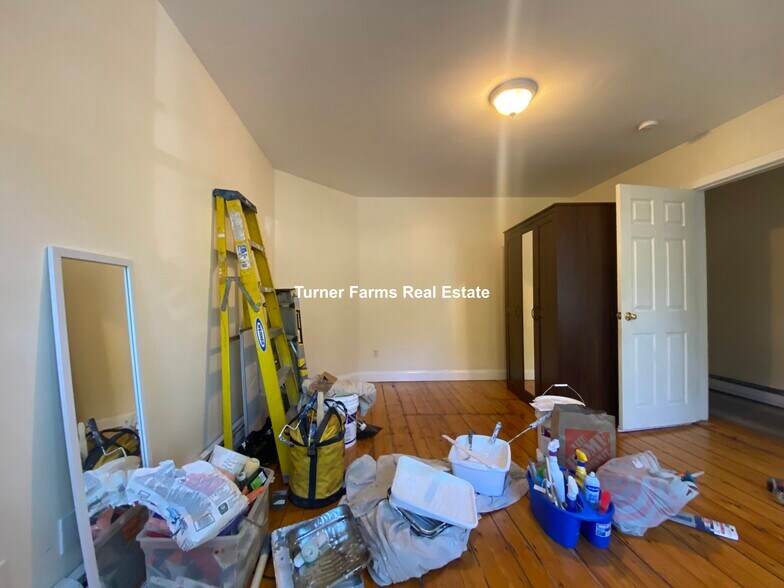 Building Photo - 65 Pleasant St