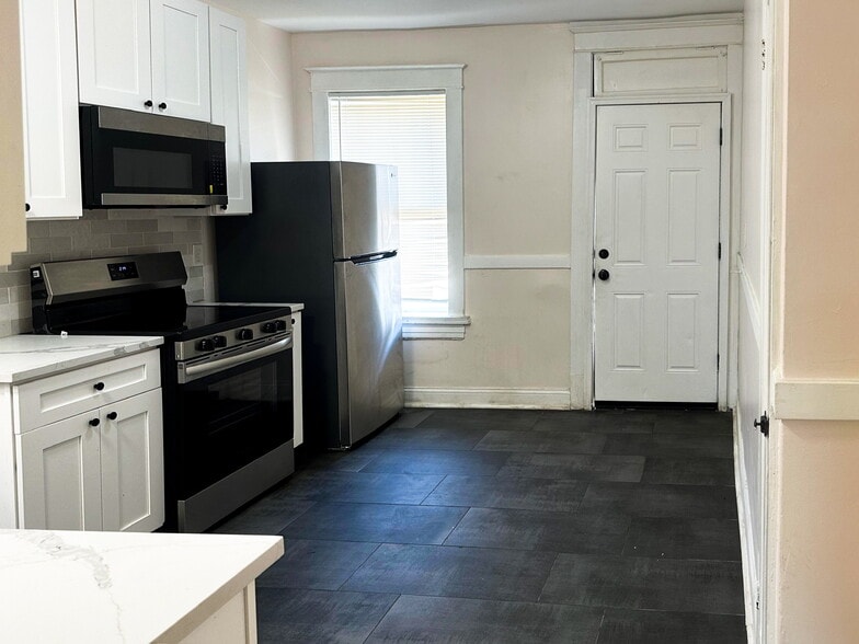 Building Photo - 2224 Miami St