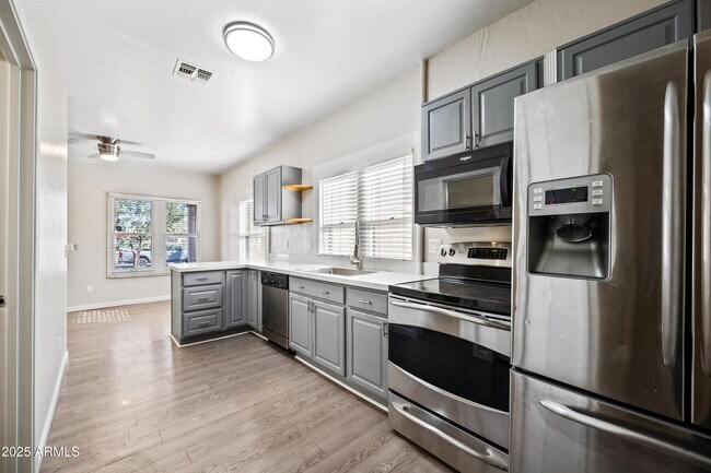 Building Photo - 438 N 17th Ave