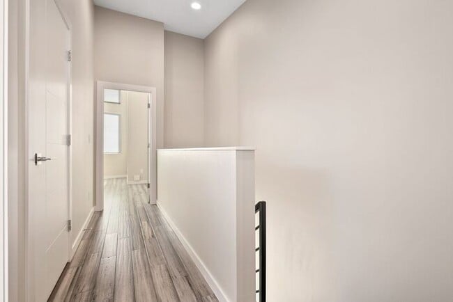 Building Photo - Elegant Mt. Baker End Unit Townhome with AIR CONDITIONING