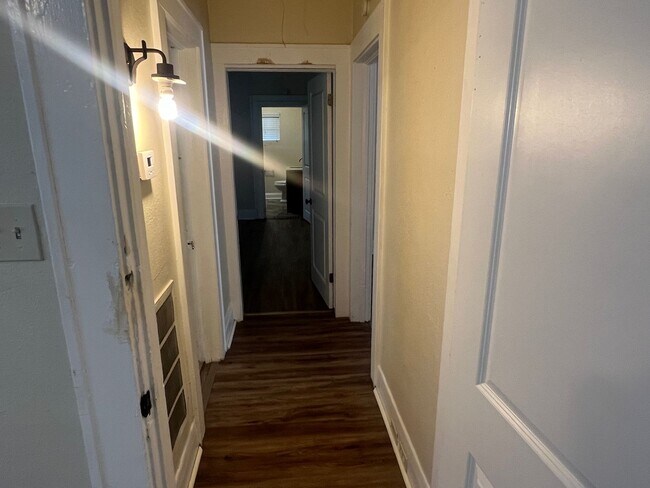 Building Photo - Tampa Heights Bungalow walk to Armature Works