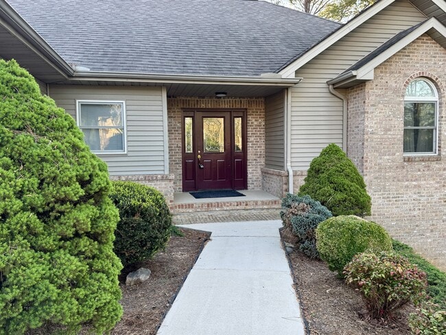 Building Photo - 144 Gigi Ln