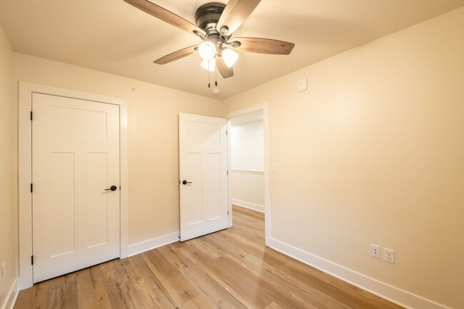 Building Photo - 3 Bed / 2.5 Bath Townhome w/Deck, Walkout ...