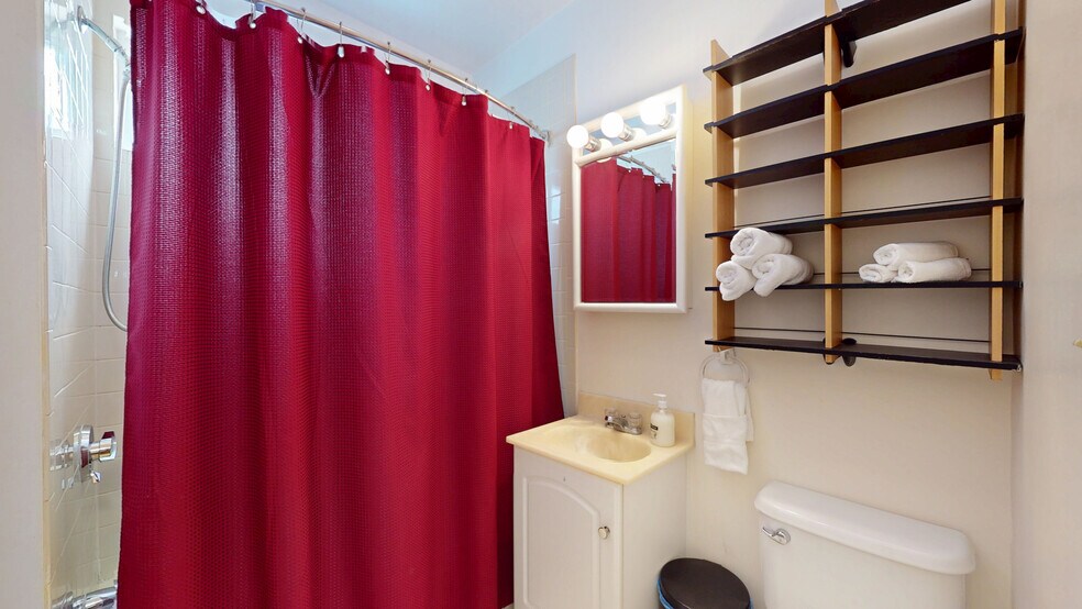 Building Photo - 27 Montgomery St