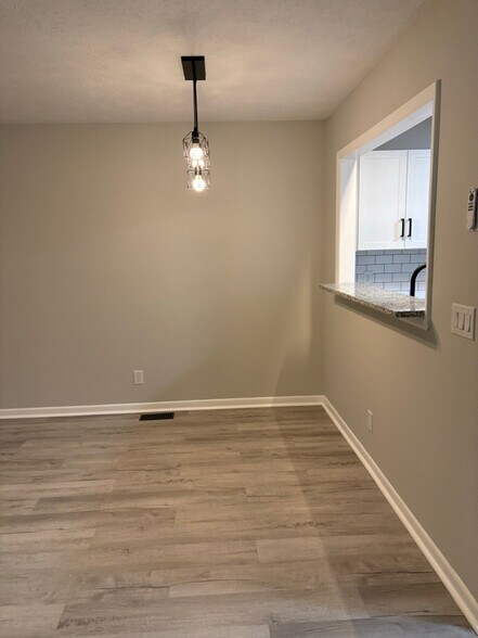 Building Photo - 1252 N Forest Dr