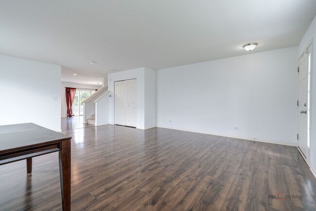 Building Photo - 202 Minuet Cir