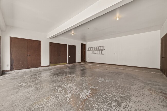 Building Photo - 10614 Fairlane Dr