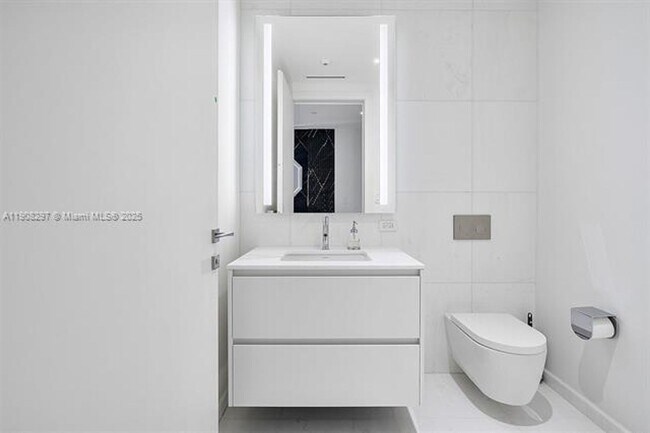 Building Photo - 300 Biscayne Blvd Way