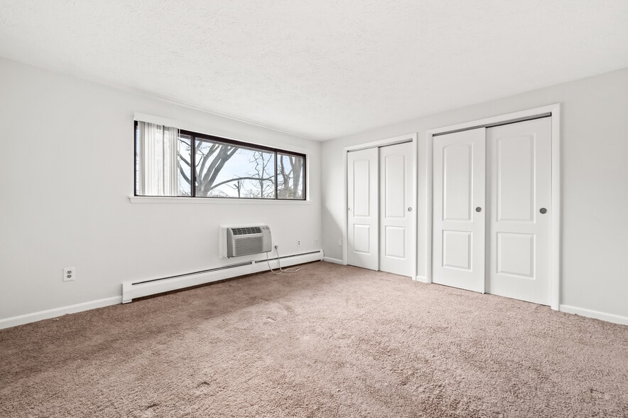 Building Photo - 343 Oakland St