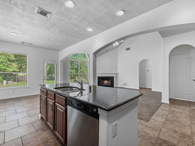 Building Photo - 25553 Oakhurst Forest Dr