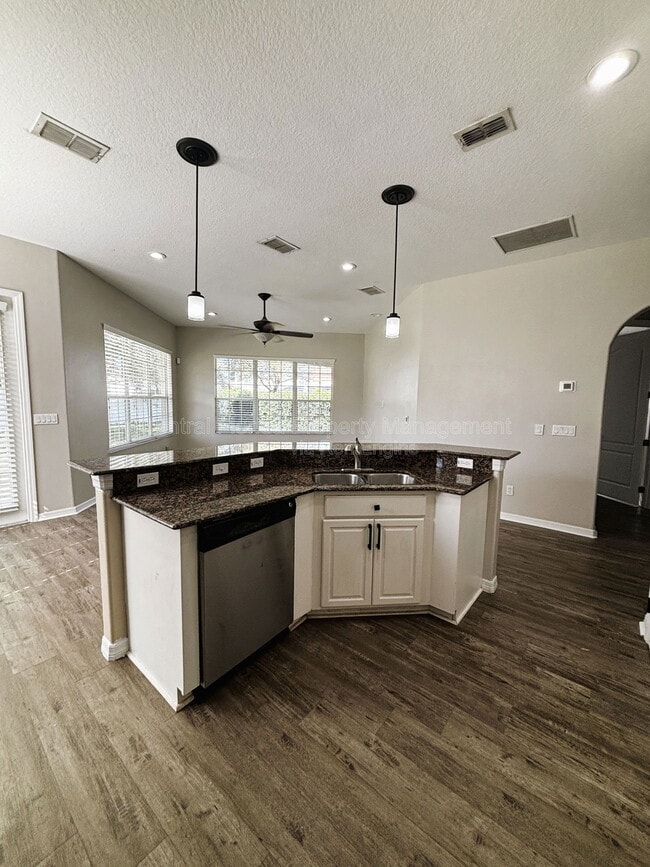 Building Photo - 13330 Hatherton Cir