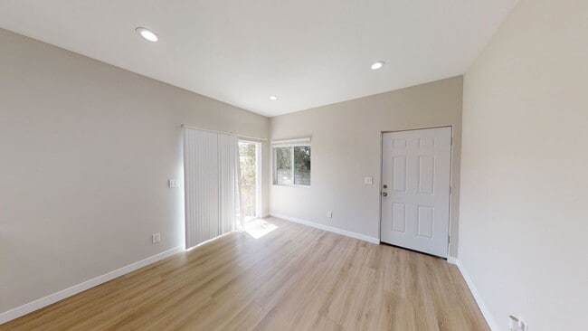 Building Photo - Newly built (2022)! 4BD/2BA, HUGE Yard! (L...