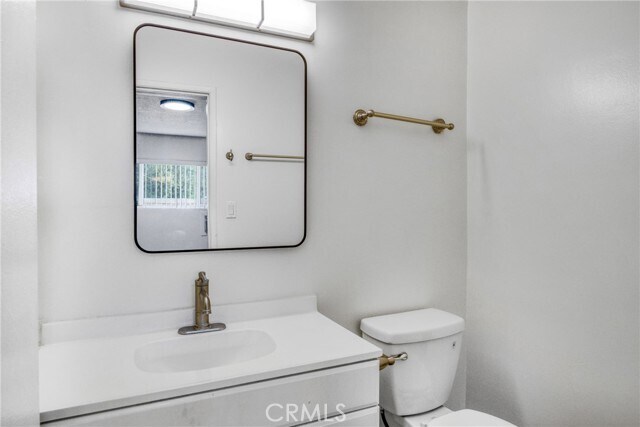 Building Photo - 6643 De Longpre Ave