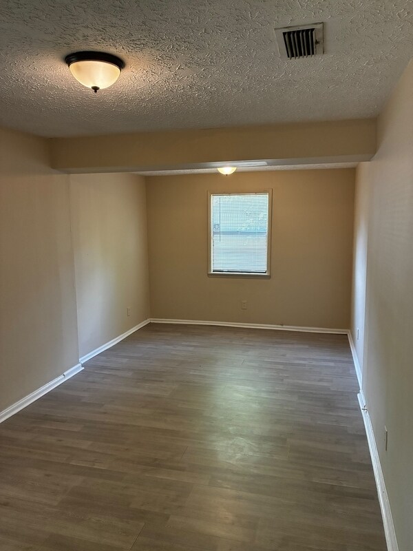 Building Photo - 7022 Linda Dr