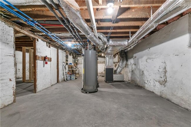 Building Photo - 382 Orms St