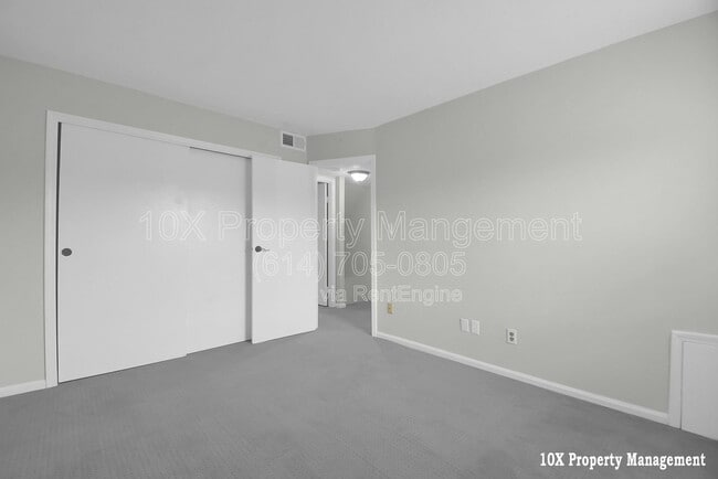 Building Photo - 911 Manor Ln