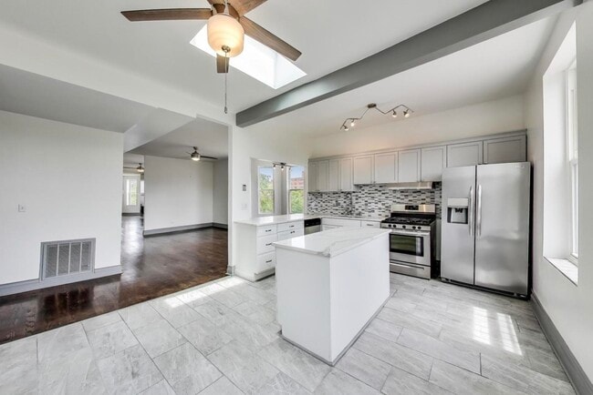 Building Photo - 737 E 50th St