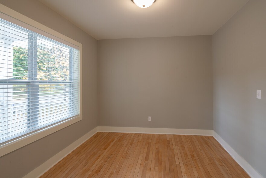 Building Photo - 621 3rd St NW