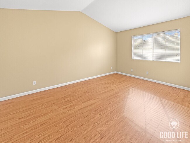 Building Photo - Immaculate 4Bd/2.5Ba Home with New Fridge, AC, Fenced Back Patio in Aliso Viejo!