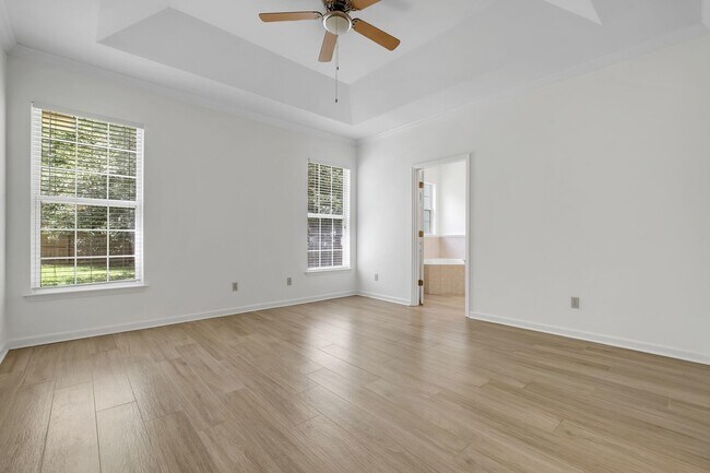 Building Photo - 848 Eagle View Dr