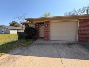 Building Photo - 301 W 16th Ct