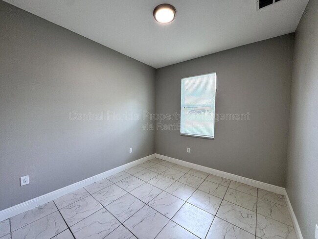 Building Photo - 1389 Worthington Dr