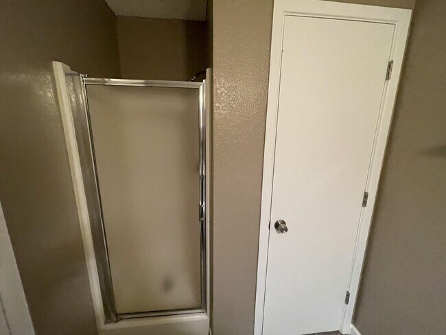 Building Photo - 121 Troy Ave