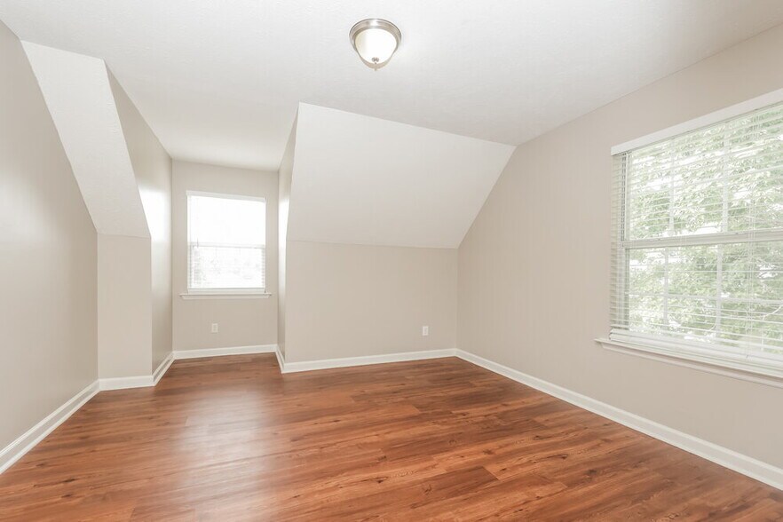 Building Photo - 1107 Lillian Ct