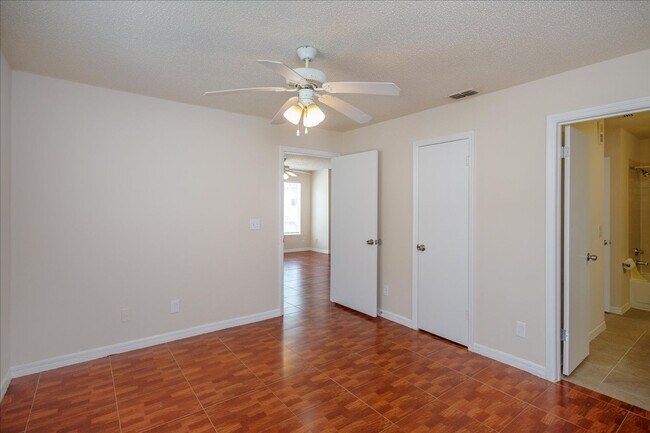 Building Photo - Ready Move to move 2 bedroom 2 bath Condo ...