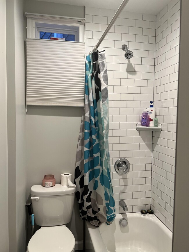 Building Photo - 405 AVENUE E