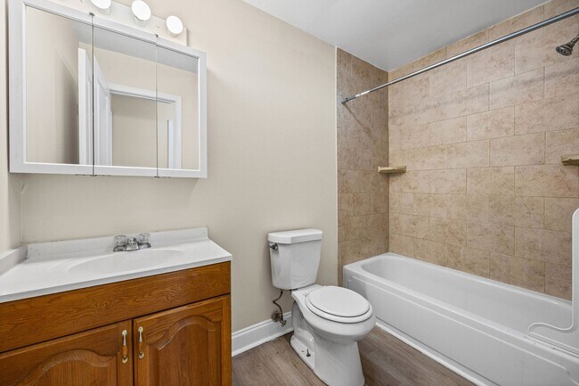 Building Photo - 6 Stenwick Dr