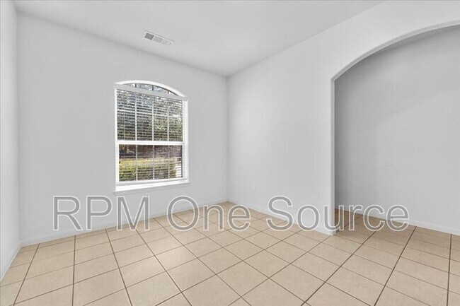 Building Photo - 113 Oriole Dr