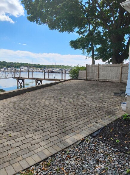 Building Photo - 24 Logan St