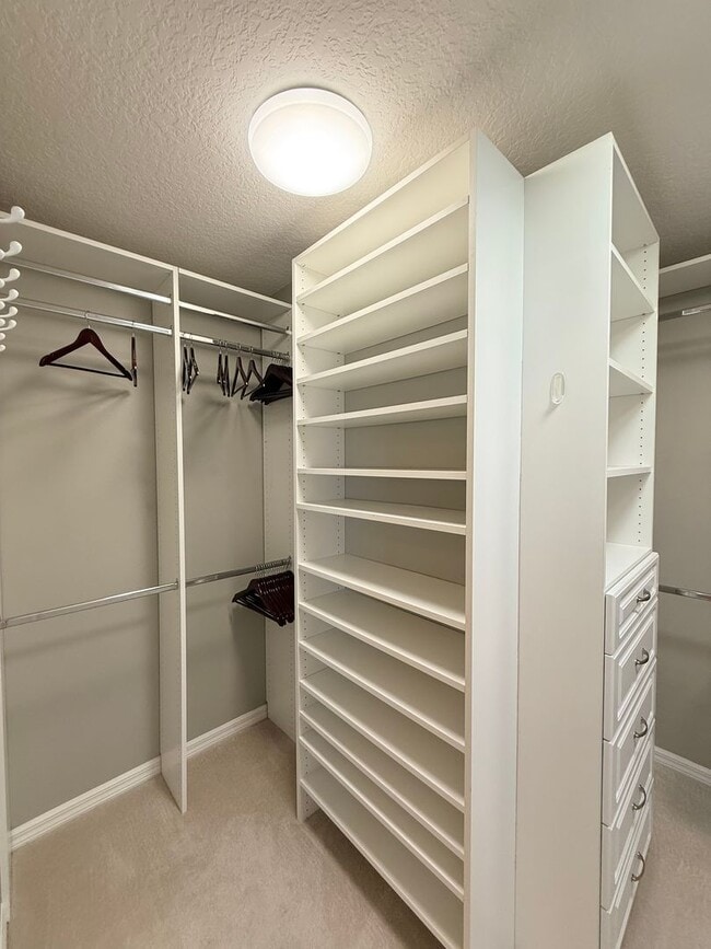 Building Photo - Live The Villages life: 3Bedrooms/2Baths furnished home with all the premier recreation access!