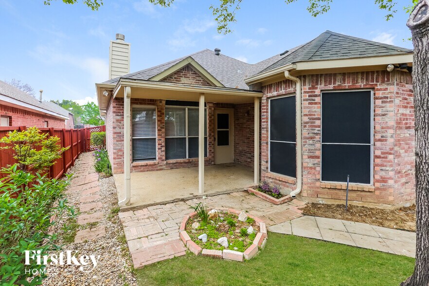 Building Photo - 2136 Mahogany St