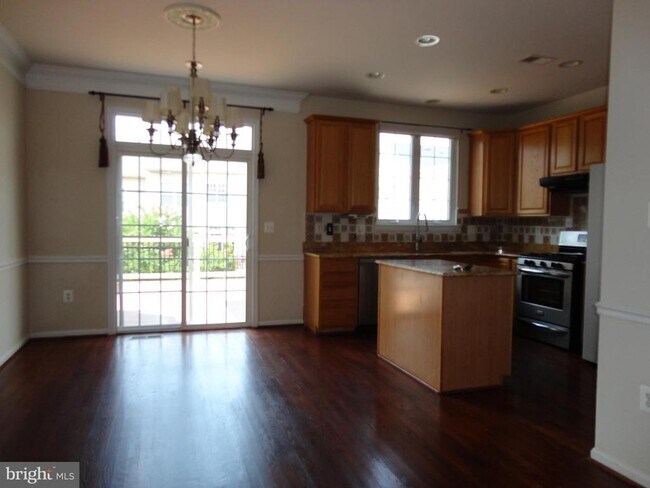 Building Photo - 24699 Kings Canyon Square