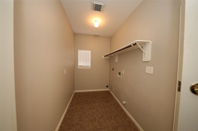 Building Photo - 5539 Mountain Forest Dr