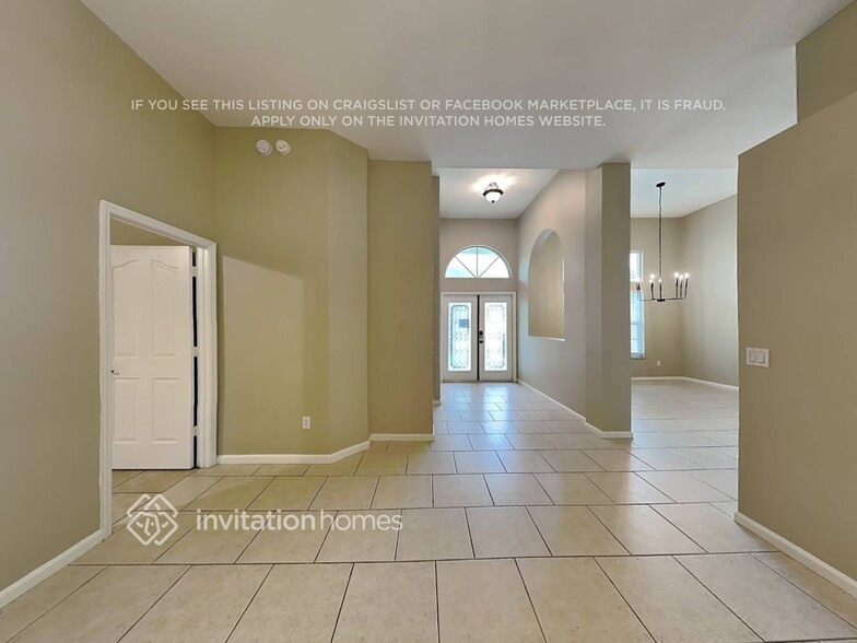 Building Photo - 2293 Stonegate Dr