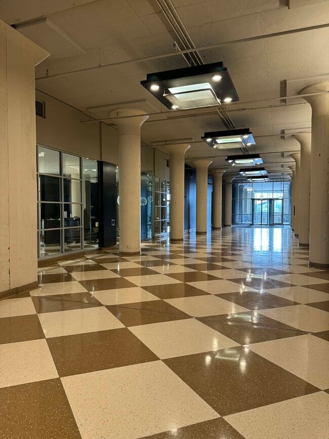 Building Photo - 900 N Kingsbury St